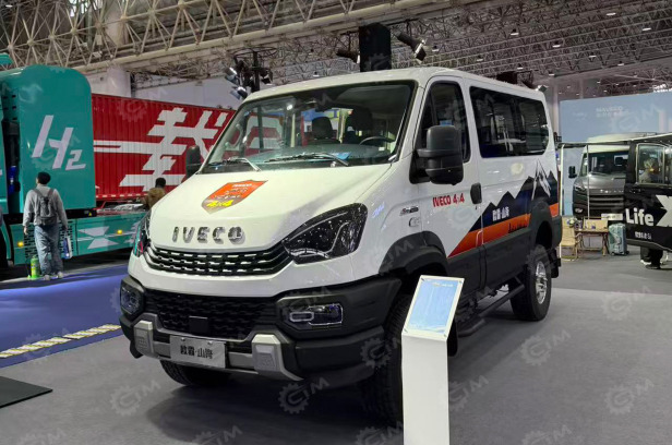 Автобус IVECO 4х4 6 мест дв 132kw 2,9л - Микроавтобус, Пассажирский фургон: фото 1 Автобус IVECO 4х4 6 мест дв 132kw 2,9л - Микроавтобус, Пассажирский фургон: фото 1