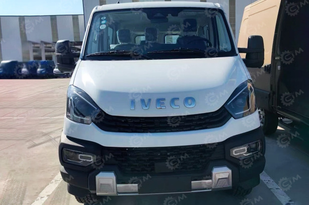 Автобус IVECO 4х4 7 мест (включая водителя) дв 132kw 2,9л с дополнительными опциями - Грузопассажирский фургон: фото 3 Автобус IVECO 4х4 7 мест (включая водителя) дв 132kw 2,9л с дополнительными опциями - Грузопассажирский фургон: фото 3