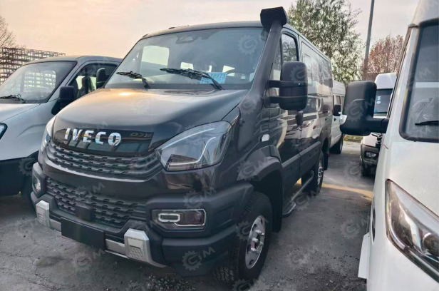 Автобус IVECO 4х4 8 мест (включая водителя) дв 132kw 2,8л АКПП повышенная проходимость - Микроавтобус: фото 1 Автобус IVECO 4х4 8 мест (включая водителя) дв 132kw 2,8л АКПП повышенная проходимость - Микроавтобус: фото 1