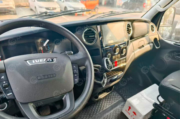 Автобус IVECO 4х4 8 мест (включая водителя) дв 132kw 2,8л АКПП повышенная проходимость - Микроавтобус: фото 4 Автобус IVECO 4х4 8 мест (включая водителя) дв 132kw 2,8л АКПП повышенная проходимость - Микроавтобус: фото 4