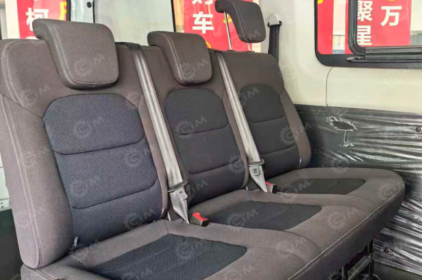 Автобус IVECO 4х4 8 мест (включая водителя) дв 132kw 2,9л - Микроавтобус, Пассажирский фургон: фото 1 Автобус IVECO 4х4 8 мест (включая водителя) дв 132kw 2,9л - Микроавтобус, Пассажирский фургон: фото 1