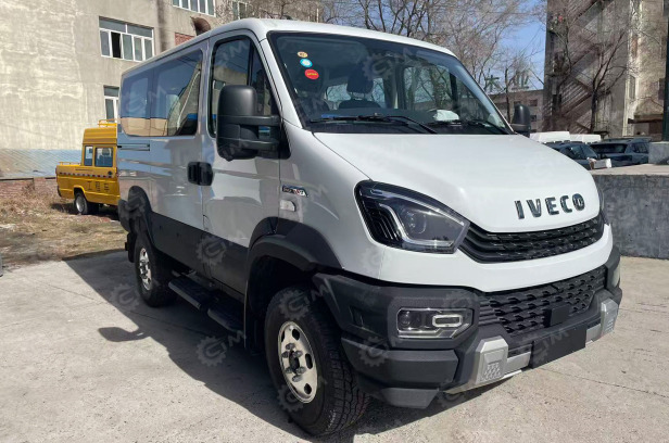 Автобус IVECO 4х4 8 мест (включая водителя) дв 132kw 2,9л - Микроавтобус, Пассажирский фургон: фото 2 Автобус IVECO 4х4 8 мест (включая водителя) дв 132kw 2,9л - Микроавтобус, Пассажирский фургон: фото 2