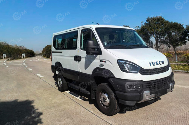 Автобус IVECO 4х4 9 мест (8+водитель) дв 132kw 2,9л АКПП - Микроавтобус, Пассажирский фургон: фото 1 Автобус IVECO 4х4 9 мест (8+водитель) дв 132kw 2,9л АКПП - Микроавтобус, Пассажирский фургон: фото 1