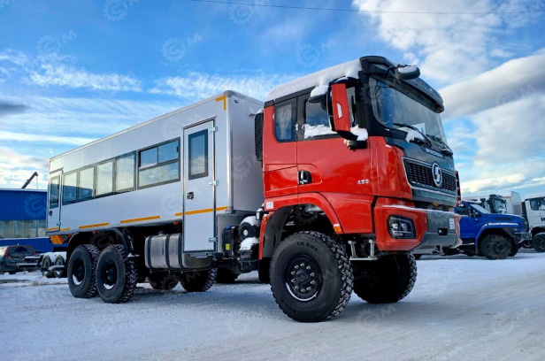 Вахтовый автобус на шасси Shacman 6×6 односкат Х5000 дв.430 л/с 28 мест - Автобус: фото 1 Вахтовый автобус на шасси Shacman 6×6 односкат Х5000 дв.430 л/с 28 мест - Автобус: фото 1