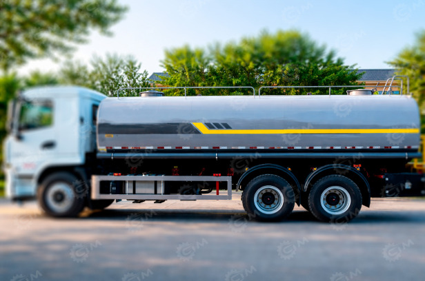 Автоцистерна на шасси ISUZU 6х4 дв 221kw цистерна 10м3 с насосом. Назначение-перевозка воды - Грузовик с цистерной: фото 1 Автоцистерна на шасси ISUZU 6х4 дв 221kw цистерна 10м3 с насосом. Назначение-перевозка воды - Грузовик с цистерной: фото 1