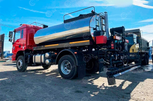 Автогудронатор на базе SHACMAN 4х2 кабина L3000 дв. 245 л.с. цистерна 7м3 - Гудронатор (битумовоз): фото 1 Автогудронатор на базе SHACMAN 4х2 кабина L3000 дв. 245 л.с. цистерна 7м3 - Гудронатор (битумовоз): фото 1