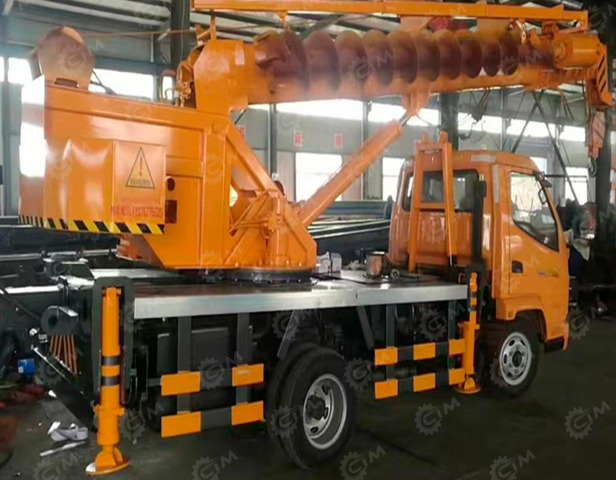 Автокран на шасси ISUZU 4x2 дв 151kw крановая установка WANBANG WGS12 гп 12т 4 секции стрела 29м с буром 3м диаметр 500мм - Автоманипулятор: фото 1 Автокран на шасси ISUZU 4x2 дв 151kw крановая установка WANBANG WGS12 гп 12т 4 секции стрела 29м с буром 3м диаметр 500мм - Автоманипулятор: фото 1