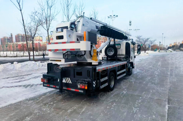 Автокран на шасси ISUZU 4x2 дв 164kw крановая установка WGS12 гп 12т. стрела 33м, с буром глуби - Мобильный кран: фото 1 Автокран на шасси ISUZU 4x2 дв 164kw крановая установка WGS12 гп 12т. стрела 33м, с буром глуби - Мобильный кран: фото 1