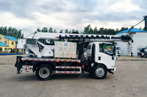 Автокран на шасси ISUZU 4x4 дв 139kw крановая установка WANBANG DZ8T гп 8т, стрела 26м, бур 10м - Мобильный кран: фото 1 Автокран на шасси ISUZU 4x4 дв 139kw крановая установка WANBANG DZ8T гп 8т, стрела 26м, бур 10м - Мобильный кран: фото 1