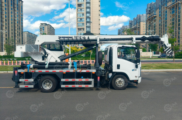 Автокран на шасси ISUZU 4x4 дв 139kw крановая установка WANBANG DZ8T гп 8т, стрела 27м, бур 10м - Мобильный кран: фото 1 Автокран на шасси ISUZU 4x4 дв 139kw крановая установка WANBANG DZ8T гп 8т, стрела 27м, бур 10м - Мобильный кран: фото 1