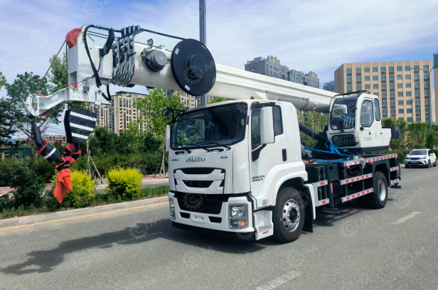 Автокран на шасси ISUZU 4x4 дв 177kw крановая установка WANBANG DZ8T гп 8т, стрела 26м, корзина - Автокран: фото 1 Автокран на шасси ISUZU 4x4 дв 177kw крановая установка WANBANG DZ8T гп 8т, стрела 26м, корзина - Автокран: фото 1