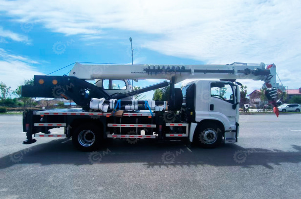 Автокран на шасси ISUZU 4x4 дв 221kw крановая установка WANBANG DZ8T гп 8т, стрела 26м, бур 10м - Мобильный кран: фото 1 Автокран на шасси ISUZU 4x4 дв 221kw крановая установка WANBANG DZ8T гп 8т, стрела 26м, бур 10м - Мобильный кран: фото 1