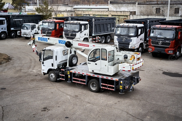 Автокран на шасси ISUZU 4x4 дв 94kw крановая установка VIGRUS VGS8 гп 8т., 5 секций, стрела 26м - Автокран: фото 1 Автокран на шасси ISUZU 4x4 дв 94kw крановая установка VIGRUS VGS8 гп 8т., 5 секций, стрела 26м - Автокран: фото 1