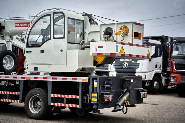 Автокран на шасси ISUZU 4x4 дв 94kw крановая установка VIGRUS VGS8 гп 8т., 5 секций, стрела 26м - Автокран: фото 3 Автокран на шасси ISUZU 4x4 дв 94kw крановая установка VIGRUS VGS8 гп 8т., 5 секций, стрела 26м - Автокран: фото 3