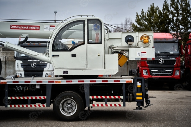 Автокран на шасси ISUZU 4x4 дв 94kw крановая установка VIGRUS VGS8 гп 8т., 5 секций, стрела 26м - Автокран: фото 5 Автокран на шасси ISUZU 4x4 дв 94kw крановая установка VIGRUS VGS8 гп 8т., 5 секций, стрела 26м - Автокран: фото 5
