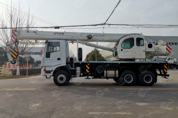 Автокран на шасси ISUZU 6x4 дв 221kw крановая установка XJCM гп 25т, стрела 31,2м + гусёк 7,3м - Автоманипулятор: фото 1 Автокран на шасси ISUZU 6x4 дв 221kw крановая установка XJCM гп 25т, стрела 31,2м + гусёк 7,3м - Автоманипулятор: фото 1