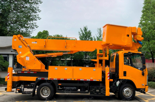 Автовышка AICHI на шасси ISUZU 4Х2 дв 139kw высота 20м с электроизоляцией 35-40кВт - Грузовик с подъемником: фото 1 Автовышка AICHI на шасси ISUZU 4Х2 дв 139kw высота 20м с электроизоляцией 35-40кВт - Грузовик с подъемником: фото 1