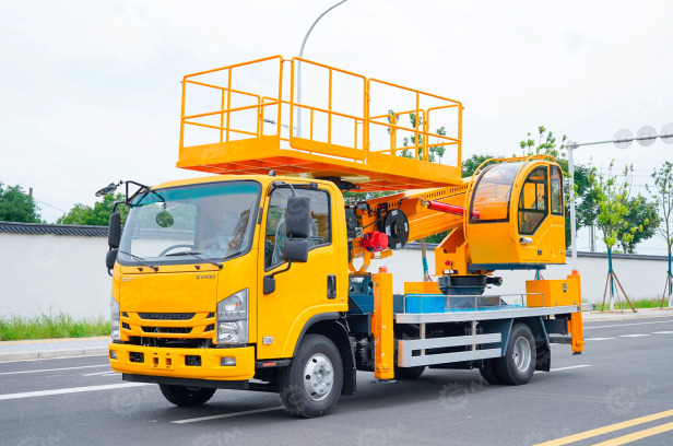 Автовышка Qingling GKS22 на шасси ISUZU 4Х2 дв 103kw высота 22м гп корзины 1 тонна - Автовышка: фото 2 Автовышка Qingling GKS22 на шасси ISUZU 4Х2 дв 103kw высота 22м гп корзины 1 тонна - Автовышка: фото 2