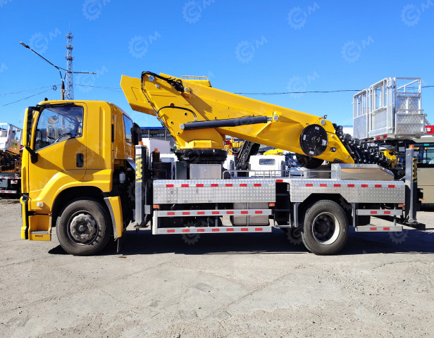 Автовышка Qingling GKS45 на шасси ISUZU 4Х2 дв 151Kw высота подъёма 45м - Грузовик с подъемником: фото 1 Автовышка Qingling GKS45 на шасси ISUZU 4Х2 дв 151Kw высота подъёма 45м - Грузовик с подъемником: фото 1