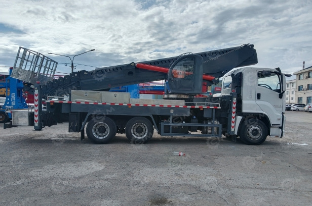 Новый Автовышка Автовышка Qingling GKS56 на шасси ISUZU 4Х2 дв 221Kw высота подъёма 56м, 2025г: фото 9