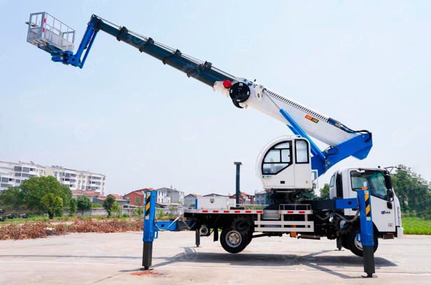 Автовышка WANBANG GKS28 на шасси ISUZU 4Х2 дв 139kw высота подъёма 28м с телескопическим гусько - Автовышка: фото 1 Автовышка WANBANG GKS28 на шасси ISUZU 4Х2 дв 139kw высота подъёма 28м с телескопическим гусько - Автовышка: фото 1