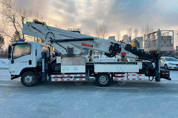 Автовышка WANBANG GKS33 на шасси ISUZU 4Х2 дв 139kw высота подъёма 33м - Грузовик с подъемником: фото 1 Автовышка WANBANG GKS33 на шасси ISUZU 4Х2 дв 139kw высота подъёма 33м - Грузовик с подъемником: фото 1