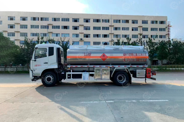 Бензовоз на шасси ISUZU 4х2 дв 133kw бочка 8м3 с системой заправки - Грузовик с цистерной: фото 1 Бензовоз на шасси ISUZU 4х2 дв 133kw бочка 8м3 с системой заправки - Грузовик с цистерной: фото 1