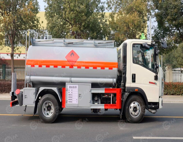 Бензовоз на шасси ISUZU 4х2 дв 139kw бочка 5м3 - Грузовик-цистерна: фото 1 Бензовоз на шасси ISUZU 4х2 дв 139kw бочка 5м3 - Грузовик-цистерна: фото 1