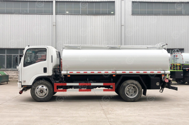 Бензовоз на шасси ISUZU 4х2 дв 177kw бочка 10м3, 2 секции, система для заправки - Грузовик с цистерной: фото 2 Бензовоз на шасси ISUZU 4х2 дв 177kw бочка 10м3, 2 секции, система для заправки - Грузовик с цистерной: фото 2