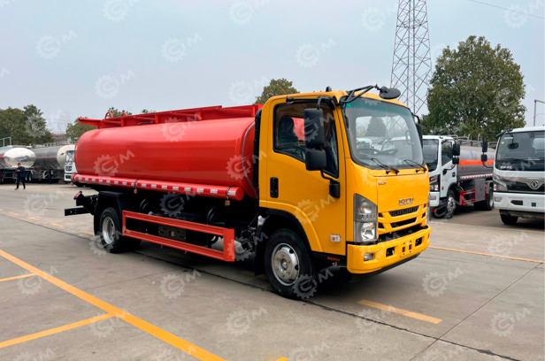 Бензовоз на шасси ISUZU 4х2дв 139kw бочка 10м3 3 отсека станция для заправки - Грузовик-цистерна: фото 1 Бензовоз на шасси ISUZU 4х2дв 139kw бочка 10м3 3 отсека станция для заправки - Грузовик-цистерна: фото 1