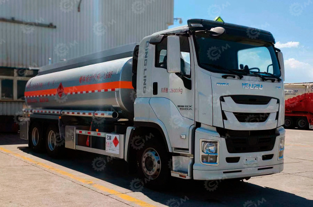 Бензовоз на шасси ISUZU 6х4 дв 221kw бочка 12м3, 3 отсека, система для заправки, два пистолета - Грузовик с цистерной: фото 1 Бензовоз на шасси ISUZU 6х4 дв 221kw бочка 12м3, 3 отсека, система для заправки, два пистолета - Грузовик с цистерной: фото 1