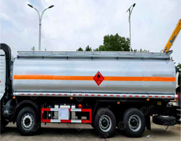 Бензовоз на шасси ISUZU 8х4 дв 257kw бочка 30м3 3 отсека насос установка для заправки - Грузовик-цистерна: фото 1 Бензовоз на шасси ISUZU 8х4 дв 257kw бочка 30м3 3 отсека насос установка для заправки - Грузовик-цистерна: фото 1