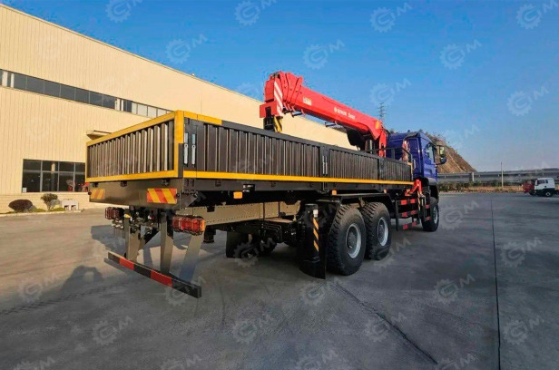 Бортовой грузовик HOWO 6x6 дв 480лс кму КМУ SUNHUNK S3005 гп 12т - Бортовой грузовик/ Платформа: фото 2 Бортовой грузовик HOWO 6x6 дв 480лс кму КМУ SUNHUNK S3005 гп 12т - Бортовой грузовик/ Платформа: фото 2