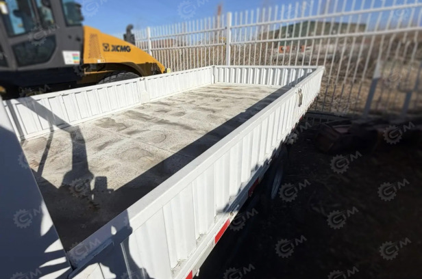 Бортовой грузовик ISUZU 4x2 дв 103kw кму XCMG SQS68-3, гп 3,2т стрела 7,7м кузов 4200×2100×400 - Бортовой грузовик/ Платформа: фото 3 Бортовой грузовик ISUZU 4x2 дв 103kw кму XCMG SQS68-3, гп 3,2т стрела 7,7м кузов 4200×2100×400 - Бортовой грузовик/ Платформа: фото 3