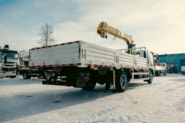 Бортовой грузовик ISUZU 4x2 дв 139kw гп 6 тонн c кму VIGRUS SHS1254 гп 5т 4 секции стрела 12,8м - Бортовой грузовик/ Платформа: фото 3 Бортовой грузовик ISUZU 4x2 дв 139kw гп 6 тонн c кму VIGRUS SHS1254 гп 5т 4 секции стрела 12,8м - Бортовой грузовик/ Платформа: фото 3