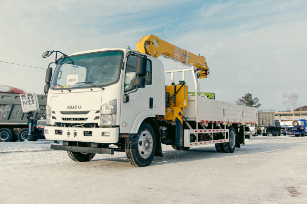 Бортовой грузовик ISUZU 4x2 дв 139kw гп 6 тонн c кму XCMG SQS125 гп 5т 4 секции стрела 11,2 куз - Грузовик бортовой/ Платформа: фото 1 Бортовой грузовик ISUZU 4x2 дв 139kw гп 6 тонн c кму XCMG SQS125 гп 5т 4 секции стрела 11,2 куз - Грузовик бортовой/ Платформа: фото 1