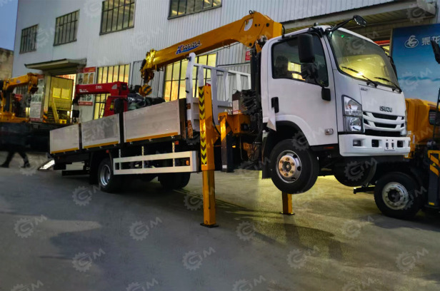 Бортовой грузовик ISUZU 4x2 дв 139kw гп 6т, c КМУ XCMG SQS157 гп 6,3т 4 секции 12.8м кузов 6000 - Бортовой грузовик/ Платформа: фото 1 Бортовой грузовик ISUZU 4x2 дв 139kw гп 6т, c КМУ XCMG SQS157 гп 6,3т 4 секции 12.8м кузов 6000 - Бортовой грузовик/ Платформа: фото 1