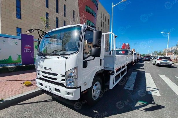 Бортовой грузовик ISUZU 4x2 дв 139kw гп 6т кузов 6200x2400x550 шины 8.25R20 14PR со спальником - Бортовой грузовик/ Платформа: фото 2 Бортовой грузовик ISUZU 4x2 дв 139kw гп 6т кузов 6200x2400x550 шины 8.25R20 14PR со спальником - Бортовой грузовик/ Платформа: фото 2