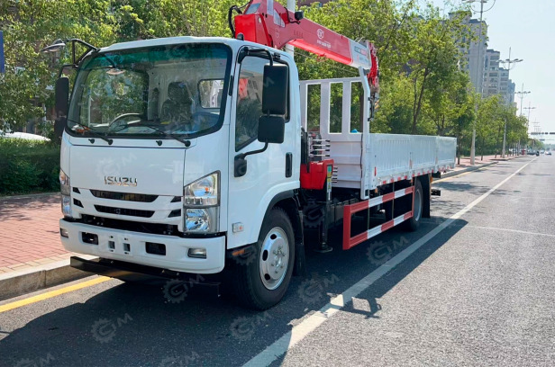 Бортовой грузовик ISUZU 4x2 дв 139kw с кму SQS100-4 гп 4т, 4 секции, стрела 10,2м кузов 5000х2450х550 - Грузовик бортовой/ Платформа: фото 1 Бортовой грузовик ISUZU 4x2 дв 139kw с кму SQS100-4 гп 4т, 4 секции, стрела 10,2м кузов 5000х2450х550 - Грузовик бортовой/ Платформа: фото 1