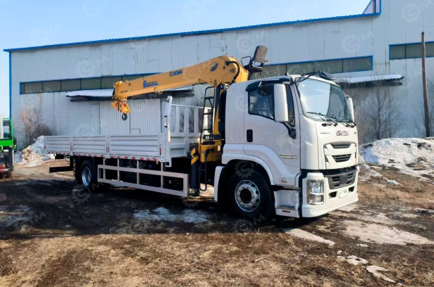 Бортовой грузовик ISUZU 4x2 дв 151kw гп 10 тонн с КМУ XCMG SQS200-5 гп 8т 5 секций стрела 18,6м - Бортовой грузовик/ Платформа: фото 2 Бортовой грузовик ISUZU 4x2 дв 151kw гп 10 тонн с КМУ XCMG SQS200-5 гп 8т 5 секций стрела 18,6м - Бортовой грузовик/ Платформа: фото 2
