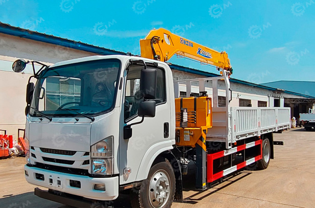 Бортовой грузовик ISUZU 4x2 дв 151kw гп 6 тонн, кабина ELF с КМУ XCMG SQS125 гп 5т, 4 секции, c - Грузовик бортовой/ Платформа, Автоманипулятор: фото 1 Бортовой грузовик ISUZU 4x2 дв 151kw гп 6 тонн, кабина ELF с КМУ XCMG SQS125 гп 5т, 4 секции, c - Грузовик бортовой/ Платформа, Автоманипулятор: фото 1