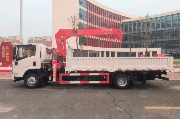 Бортовой грузовик ISUZU 4x2 дв 151kw гп 8 тонн с КМУ UNIC URV505 гп 5т, 5 секции, cтрела 13,14м - Грузовик бортовой/ Платформа, Автоманипулятор: фото 1 Бортовой грузовик ISUZU 4x2 дв 151kw гп 8 тонн с КМУ UNIC URV505 гп 5т, 5 секции, cтрела 13,14м - Грузовик бортовой/ Платформа, Автоманипулятор: фото 1