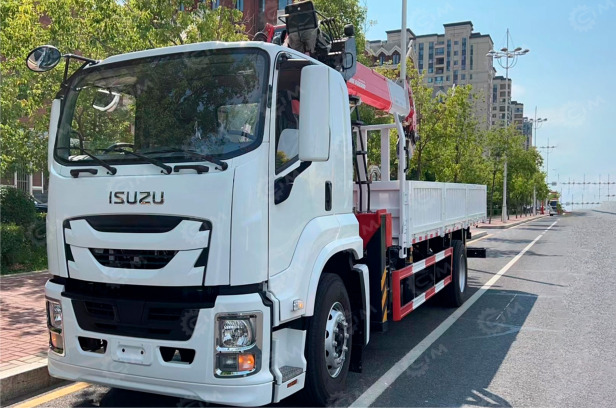 Бортовой грузовик ISUZU 4x2 дв 177kw гп 10 тонн c кму UNIC URV505 гп 5т 5 секций стрела 13,14м кузов 6200х2450х550mm - Грузовик бортовой/ Платформа: фото 1 Бортовой грузовик ISUZU 4x2 дв 177kw гп 10 тонн c кму UNIC URV505 гп 5т 5 секций стрела 13,14м кузов 6200х2450х550mm - Грузовик бортовой/ Платформа: фото 1