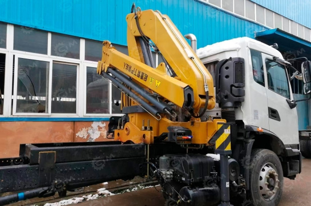 Бортовой грузовик ISUZU 4x2 дв 177kw гп 7т c кму WANBANG SQZ100-4 гп 5 тонн 4 секции, стрела 9, - Бортовой грузовик/ Платформа: фото 1 Бортовой грузовик ISUZU 4x2 дв 177kw гп 7т c кму WANBANG SQZ100-4 гп 5 тонн 4 секции, стрела 9, - Бортовой грузовик/ Платформа: фото 1