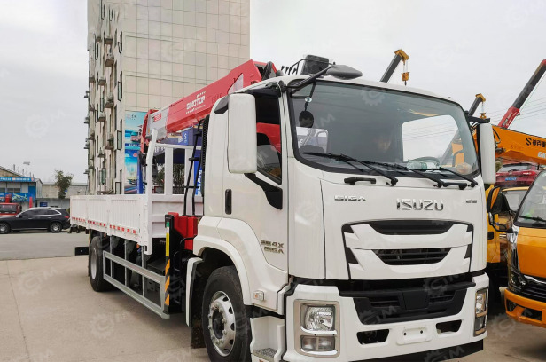 Бортовой грузовик ISUZU 4x2 дв 177kw с кму WANBANG SQS300-7 гп 12 тонн 7 секций 24,5м кузов 700 - Грузовик бортовой/ Платформа: фото 1 Бортовой грузовик ISUZU 4x2 дв 177kw с кму WANBANG SQS300-7 гп 12 тонн 7 секций 24,5м кузов 700 - Грузовик бортовой/ Платформа: фото 1