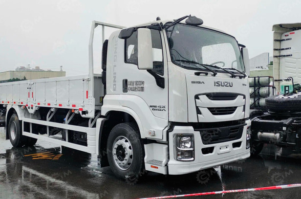 Бортовой грузовик ISUZU 4x2 дв.221kw гп 14т кузов 6620х2430х600 кабина со спальным местом - Грузовик бортовой/ Платформа: фото 1 Бортовой грузовик ISUZU 4x2 дв.221kw гп 14т кузов 6620х2430х600 кабина со спальным местом - Грузовик бортовой/ Платформа: фото 1