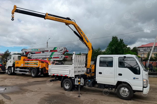 Бортовой грузовик ISUZU 4x2 дв 96 kw (Сдвоенная кабина 100H 5 мест) гп 2т с кму XCMG KSQZ32-2 гп 2т 2 секции стрела 4,78м - Грузовик бортовой/ Платформа: фото 1 Бортовой грузовик ISUZU 4x2 дв 96 kw (Сдвоенная кабина 100H 5 мест) гп 2т с кму XCMG KSQZ32-2 гп 2т 2 секции стрела 4,78м - Грузовик бортовой/ Платформа: фото 1