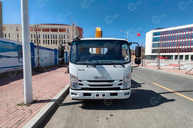 Бортовой грузовик ISUZU 4x4 дв 139kw гп 6 тонн c кму XCMG SQS125 гп 5т 4 секции стрела 11,2 куз - Бортовой грузовик/ Платформа: фото 1 Бортовой грузовик ISUZU 4x4 дв 139kw гп 6 тонн c кму XCMG SQS125 гп 5т 4 секции стрела 11,2 куз - Бортовой грузовик/ Платформа: фото 1