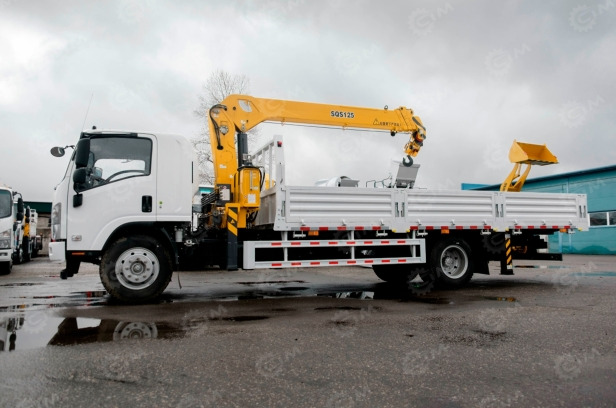 Бортовой грузовик ISUZU 4x4 дв 139kw гп 6 тонн c кму XCMG SQS125 гп 5т 4 секции стрела 11,2 куз - Бортовой грузовик/ Платформа: фото 2 Бортовой грузовик ISUZU 4x4 дв 139kw гп 6 тонн c кму XCMG SQS125 гп 5т 4 секции стрела 11,2 куз - Бортовой грузовик/ Платформа: фото 2