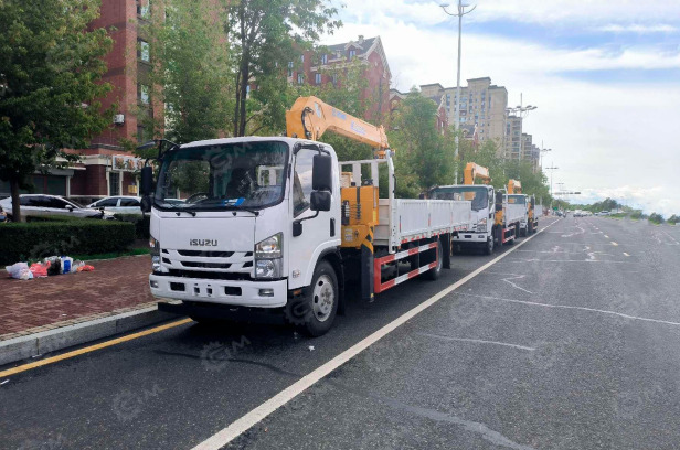 Бортовой грузовик ISUZU 4x4 дв 139kw с КМУ WANBANG S1004 гп 3,2т., 4 секции, с отрицательным уг - Бортовой грузовик/ Платформа: фото 2 Бортовой грузовик ISUZU 4x4 дв 139kw с КМУ WANBANG S1004 гп 3,2т., 4 секции, с отрицательным уг - Бортовой грузовик/ Платформа: фото 2